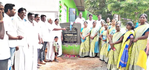 பள்ளி நடைபாதை தளம் திறப்பு