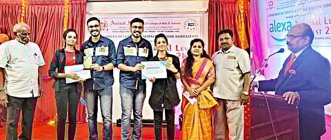 கருத்தரங்கில் கலந்துகொண்டவர்களையும், கல்லூரி முதல்வர் டாக்டர் அப்துல் காதிர் பேசியதையும் படத்தில் காணலாம்.