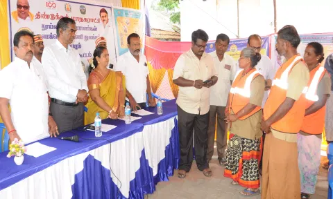 தூய்மை பணியாளர் கணக்கெடுக்கும் பணியை மேயர் இளமதி தொடங்கி வைத்தார்.