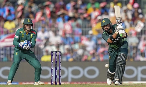 பாபர் அசாம், ஷகீல் அரைசதம்.. தென் ஆப்பிரிக்காவுக்கு 271 ரன்களை இலக்காக நிர்ணயித்தது பாகிஸ்தான்