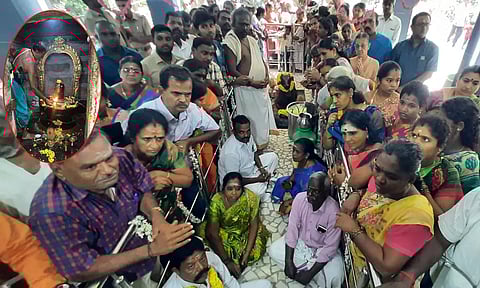 கிரிவல பாதையில் உள்ள வருணலிங்க சன்னதியில் கும்பாபிஷேகம் நடந்த காட்சி.