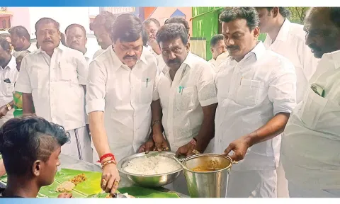 மறையூரில் நடந்த மருதுபாண்டியர்கள் குருபூஜை விழாவில் முன்னாள் அமைச்சர் ராஜேந்திரபாலாஜி அன்னதானத்தை தொடங்கி வைத்தார்.&nbsp;