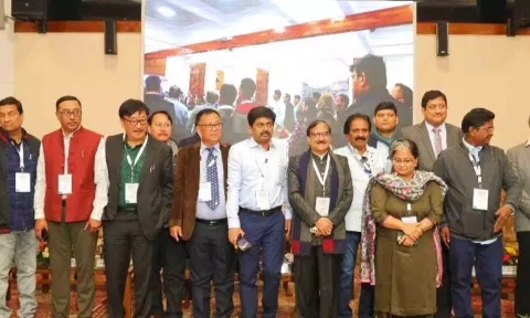 கருத்தரங்கில் பங்கேற்ற திருப்பூர் மாநகராட்சி மேயர்  தினேஷ்குமார் மற்றும் பலரை படத்தில் காணலாம்.&nbsp;&nbsp;