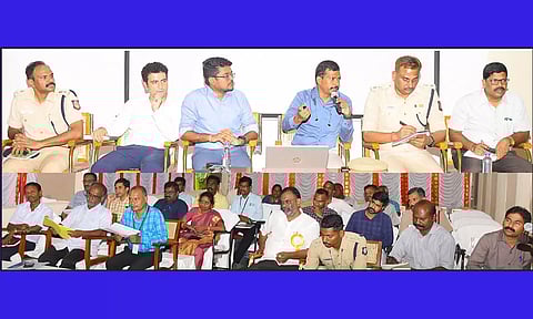 ஆலோசனை கூட்டத்தில் கலந்து கொண்டவர்களை படத்தில் காணலாம்.