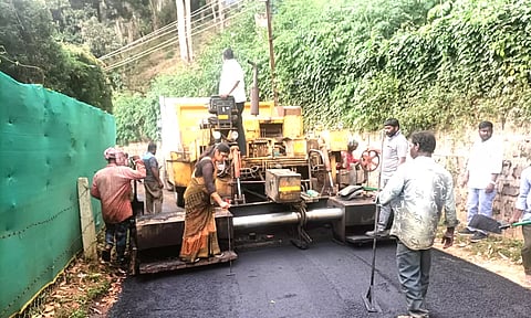 ஊட்டி 3-வது வார்டு பகுதியில் ரூ.45 லட்சம் மதிப்பில் தார்ச்சாலை பணிகள்