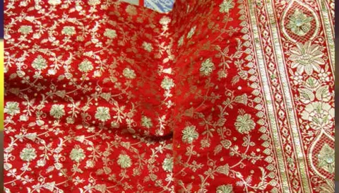 இளம்பிள்ளையில் தரமற்ற சூரத் சேலைகள் விற்பனை