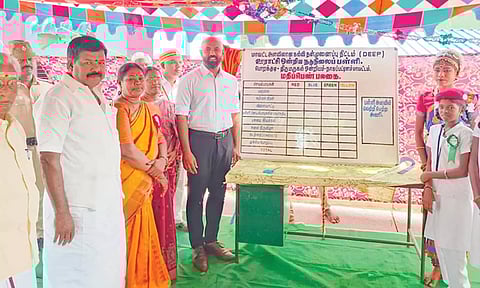 அரசு பள்ளியில் மாணவர் குழுவை கலெக்டர் ஜானி டாம் வர்கீஸ் தொடங்கி வைத்தார்.
