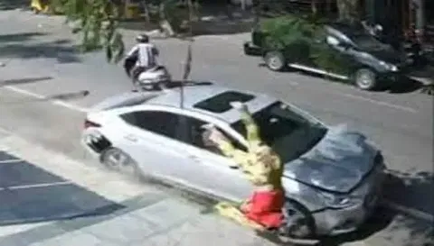 கீரம்பூர் அருகே கார் மோதி பெண் பலி