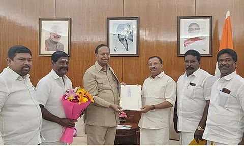 தமிழக மீனவர்கள் பிரச்சனை - டெல்லியில் மத்திய மந்திரியை சந்தித்த திமுக எம்.பி. டி.ஆர்.பாலு