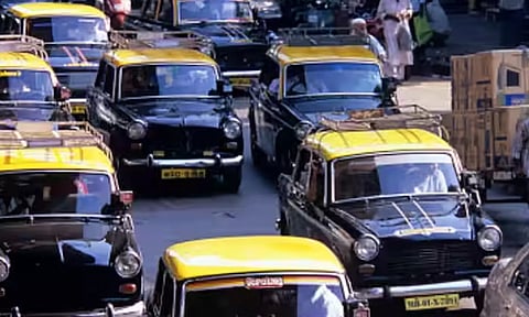 'மும்பையின் பெருமை'  - கனத்த இதயத்துடன் மக்கள் பிரியாவிடை