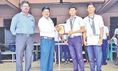 வெற்றி பெற்ற மாணவர்கள் பாராட்டப்பட்டனர்.