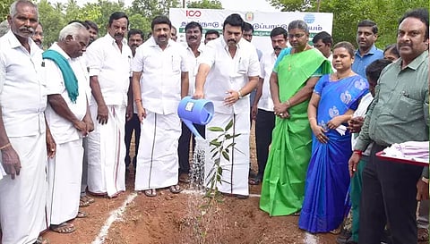 விழாவில் அமைச்சர் மதிவேந்தன் மரக்கன்றுகளை நட்டு தண்ணீர் ஊற்றிய போது எடுத்த படம். அருகில் மாவட்ட கலெக்டர் உமா மற்றும் ராஜேஷ்குமார் எம்.பி., சர்க்கரை ஆலை மேலாண்மை இயக்குனர் மல்லிகா மற்றும் பலர் உள்ளனர்.