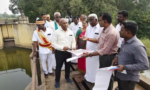 திருவெண்ணைநல்லூர் அருசூக ஏனாதிமங்கலம் எல்லீஸ் அணைக்கட்டினை மாவட்ட கலெக்டர் பழனி ஆய்வு செய்தார்.
