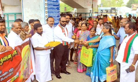 தமிழ்நாடு உருவான தினமான நவம்பர் 1-ந்தேதியை அரசு விடுமுறை நாளாக அறிவிக்க வேண்டும்- தமிழ் சான்றோர் பேரவையினர் தீர்மானம்