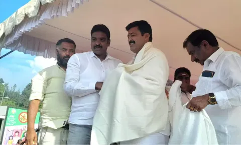 ஊட்டியில் அ.தி.மு.க. சார்பில் நலத்திட்ட உதவிகள்
