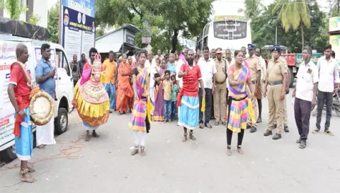 சங்ககிரியில் கள்ளச்சாராயத்திற்கு எதிரான விழிப்புணர்வு கலை நிகழ்ச்சி நடந்தபோது எடுத்தபடம்.