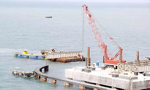 அதிநவீன தொழில்நுட்பத்துடன் பாம்பன் புதிய ரெயில் பாலம் பணிகள் தீவிரம்