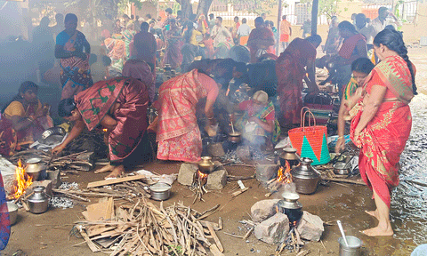சென்னிமலை மாரியம்மன் கோவில் பொங்கல் விழா