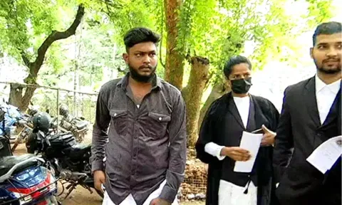 கோவையில் போலீசாரால் தேடப்பட்ட ரவுடி கோர்ட்டில் சரண்