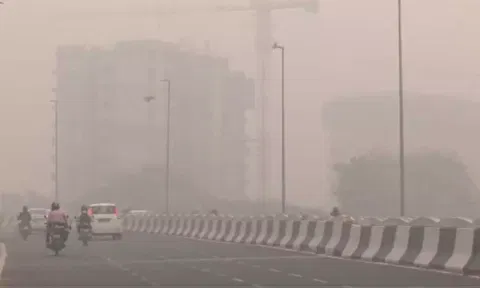 மோசமான காற்று மாசுபாடு: டெல்லியில் பள்ளிகள் மூடப்பட்டன