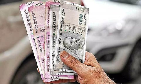 வங்கியில் பணம் செலுத்த வந்த பெண்ணிடம் ரூ.36 ஆயிரம் அபேஸ்