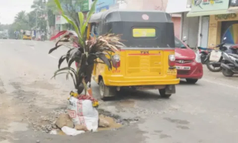 திருவட்டார் அருகே சாலையில் உள்ள பள்ளம் சீரமைக்கப்படுமா?
