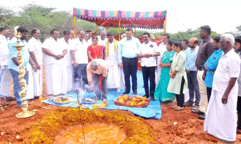 தென்காசி அருகே ரூ.15 கோடியில் விளையாட்டு மைதானத்திற்கான அடிக்கல்