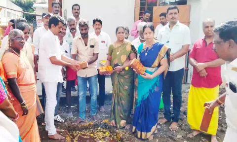 நகர்ப்புற சுகாதார வளாகம் கட்டுமானப் பணி தொடங்கிய காட்சி.