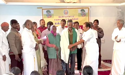 ஊட்டியில் மகளிர் சுயஉதவி குழுவினருக்கு சால்வை அணிவித்து மரியாதை