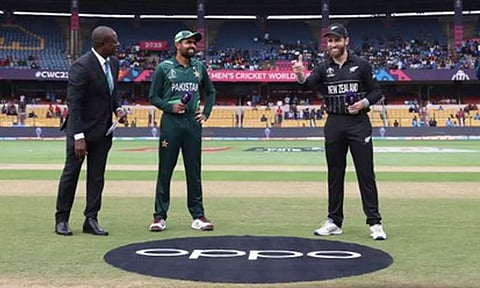 அரையிறுதி வாய்ப்பை தக்கவைக்குமா?: டாஸ் வென்ற பாகிஸ்தான் பந்துவீச்சு தேர்வு