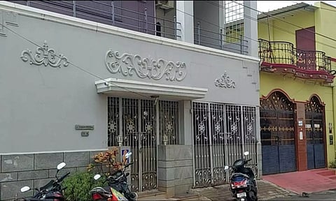 தருமபுரியில் ஓய்வுபெற்ற அரசு ஊழியர் வீட்டில் 60 பவுன் தங்க நகைகள் திருட்டு