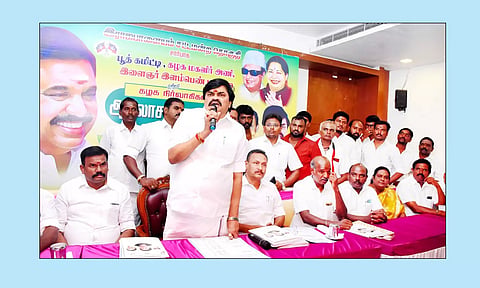 கூட்டத்தில் முன்னாள் அமைச்சர் கே.டி.ராஜேந்திரபாலாஜி பேசியபோது எடுத்தபடம். அருகில் நிர்வாகிகள் உள்ளனர்.