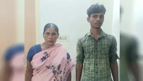 கஞ்சா விற்பனை செய்த சுப்பியா மற்றும் வட மாநிலத்தைச் சேர்ந்த சங்கர் சிங் ஆகியோரை படத்தில் காணலாம்.
