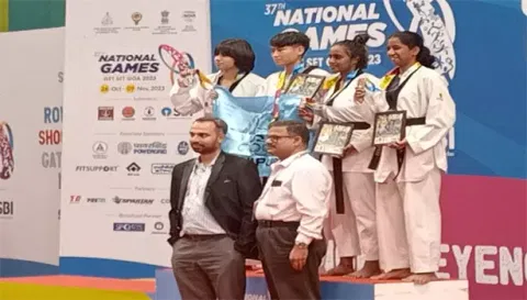 37-வது தேசிய விளையாட்டு போட்டிகளில்சேலத்தை சேர்ந்த மாணவி வெண்கல பதக்கம் வென்று சாதனை