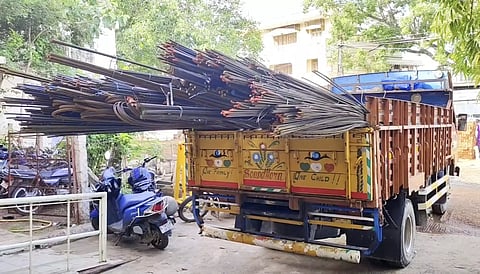 ரூ.4.50 லட்சம் மதிப்பிலான கம்பிதிருடியவர் கைது; லாரி பறிமுதல்