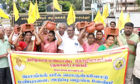 பொங்கலுக்கு மண்பானை கொள்முதல் செய்து மக்களுக்கு இலவசமாக அளிக்க வேண்டும்