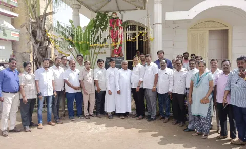 வீரமாமுனிவர் சிலைக்கு மாலை அணிவித்து மரியாதை