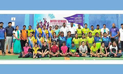 மாவட்டங்களுக்கு இடையே இறகு பந்து போட்டி-வி.எஸ்.ஆர்.இன்டர்நேஷனல் பள்ளி மாணவர்கள் சாதனை