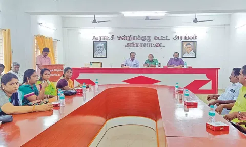 அம்மாபேட்டை ஒன்றியக்குழு கூட்டம் ஒன்றிய பெருந்தலைவர் கே.வீ.கலைச்செல்வன் தலைமையில் நடந்தது.