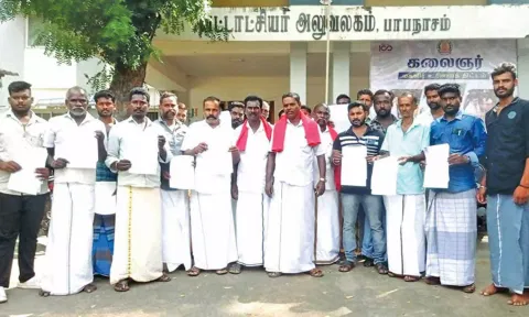 மார்க்சிஸ்ட் கம்யூனிஸ்ட் கட்சியினர் மற்றும் பொது மக்கள்  பாபநாசம் வட்டாட்சியர் அலுவலகத்திற்கு கோரிக்கை அளித்தனர்.