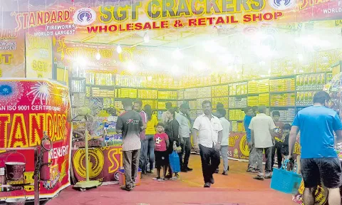 பசுமை பட்டாசுகள்: ஸ்டாண்டர்டு ரக பட்டாசுகள் குறைந்த விலையில் விற்பனை