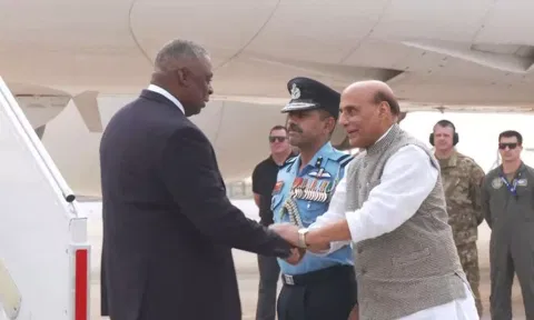 டெல்லி வந்தடைந்தார் அமெரிக்க பாதுகாப்புத்துறை செயலாளர்: ராஜ்நாத் சிங் வரவேற்பு