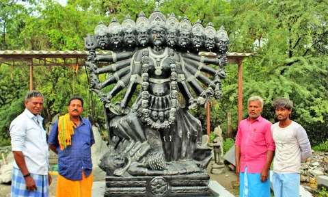 கற்களை கடவுளாக்கும் திருமுருகன்பூண்டி