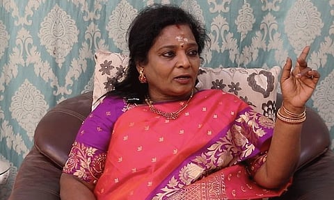 கொடியேற்ற விடுவதில்லை; கவர்னர் உரையில்லை; தெலுங்கானாவில் நடைபெறுவதை யார் கேட்பது? தமிழிசை ஆவேசம்