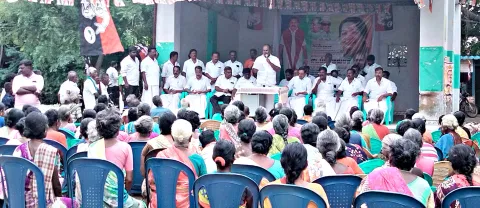 அ.தி.மு.க.பூத்கமிட்டி ஆலோசனை கூட்டத்தில் ஆர்.பி.உதயகுமார் பேசினார்.