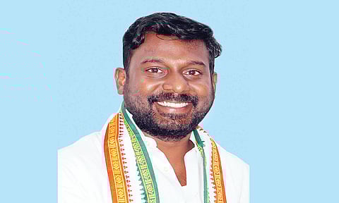 கன்னியாகுமரி மாவட்டத்தில் சேதமான சாலையை விரைந்து செப்பனிட வேண்டும் அதிகாரிகளுக்கு விஜய்வசந்த் எம்.பி. கோரிக்கை