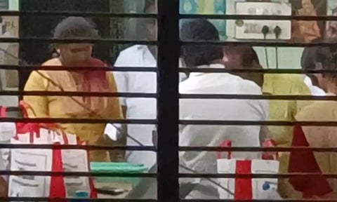 ஊராட்சி ஒன்றிய அலுவலகத்தில் நடந்த லஞ்ச ஒழிப்பு போலீசார் சோதனையில் பணம் பறிமுதல்