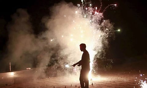 நாளை தீபாவளி பண்டிகை- தலைவர்கள் வாழ்த்து