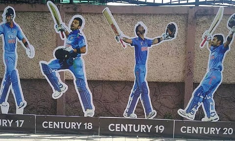 49 கட் அவுட்கள் - ரன் மெஷினை கொண்டாடும் ரசிகர்கள்