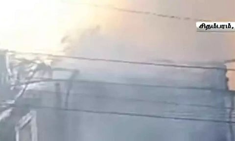 ராக்கெட் விழுந்து குடிசை வீடு எரிந்தது